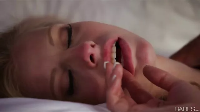 ルルはセクシーなポルノスターです。 エロ 女 教師 アニメ