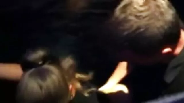 みんなのために開いた足！ 女子 同士 エロ アニメ イタリア人素人乱交！